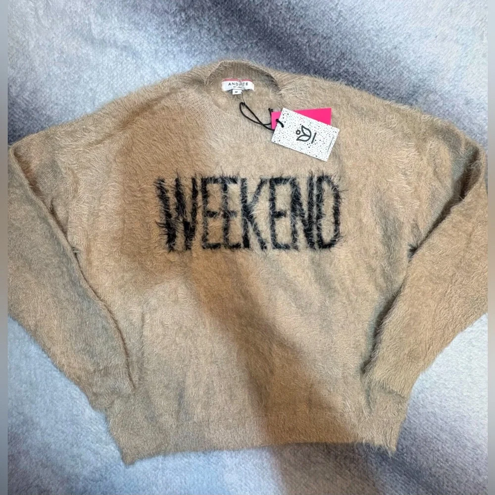 NWT Andree By Unit Taupe Brown ‘Weekend’ Fuzzy Sweater Sweatshirt Top Medium‎ M